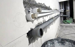 Штробление стены в бетоне под трубы канализации d=50