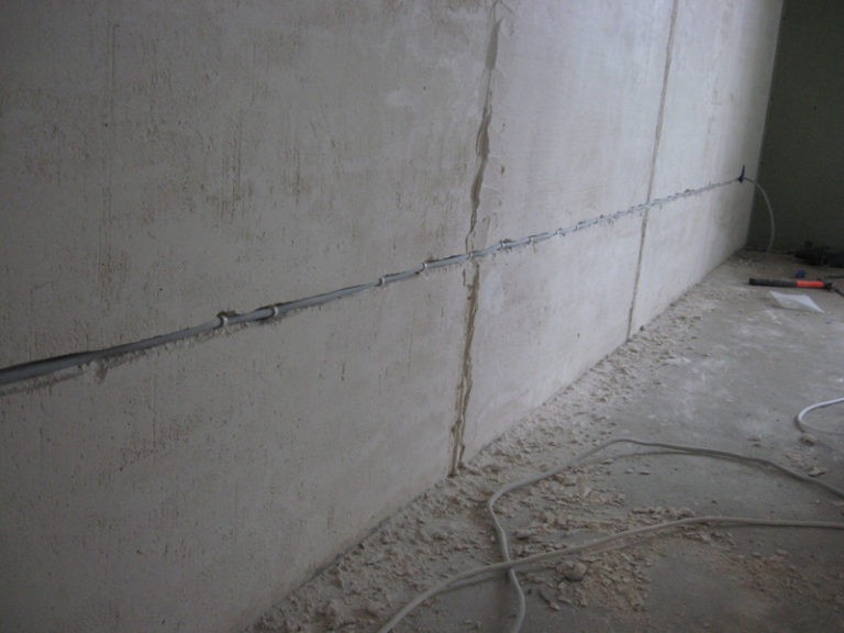 штробление стен из бетона под проводку